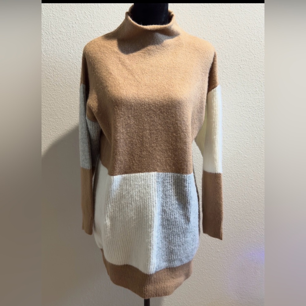 Entro Colorblock Camel and Cream Turtleneck Sweater